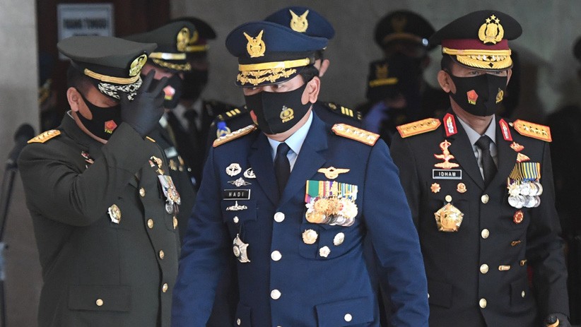 Kapolri Terima Tiga Tanda Kehormatan dari Panglima TNI - Bagian 3