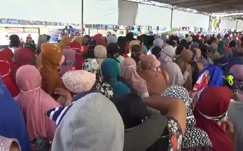 Demi Kupon Daging Kurban, Ratusan Warga Tegal Berdesakan Abaikan Protokol Kesehatan