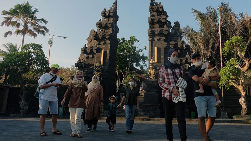 Tanah Lot Bali Mulai Ramai Dikunjungi Wisatawan - Bagian 3