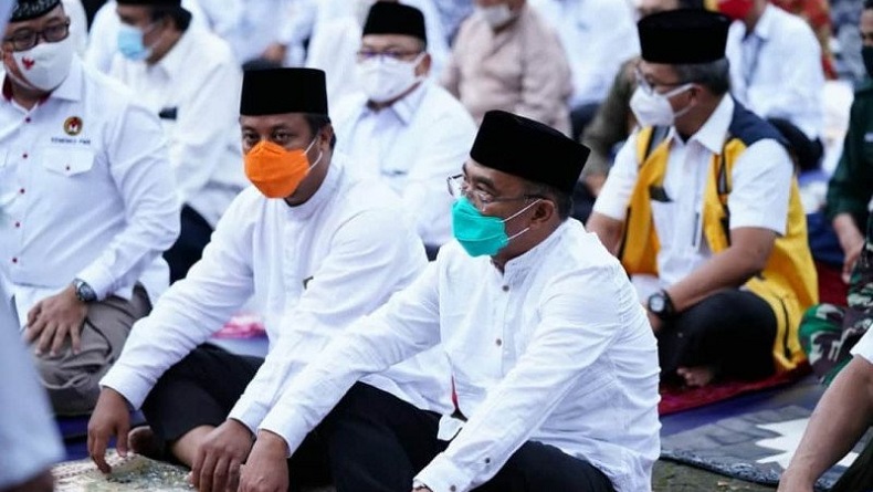 Wagub Sulsel Kurban Sapi di Desa Terisolasi Banjir Bandang Luwu Utara