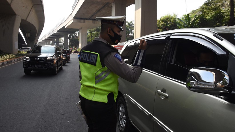 Suasana Hari Pertama Pemberlakuan Kembali Ganjil Genap di Jakarta - Bagian 1