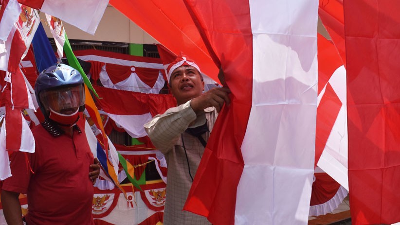 Pedagang Bendera Merah Putih Meriahkan Jalanan Kota Madiun - Bagian 1