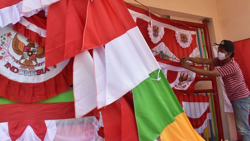 Pedagang Bendera Merah Putih Meriahkan Jalanan Kota Madiun - Bagian 2