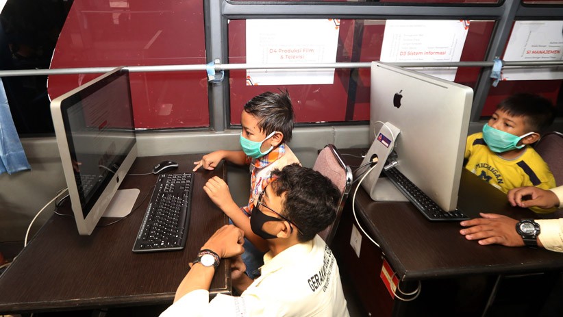 Bus Ini Dirancang untuk Bantu Pelajar Sekolah secara Online - Bagian 5