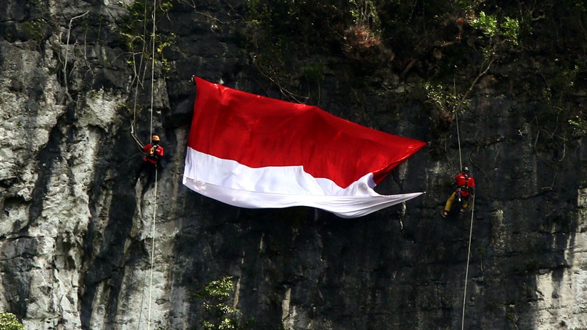 Perjuangan Pemuda-pemudi Bawean Kibarkan Bendera Merah Putih di Gunung Batu - Bagian 2