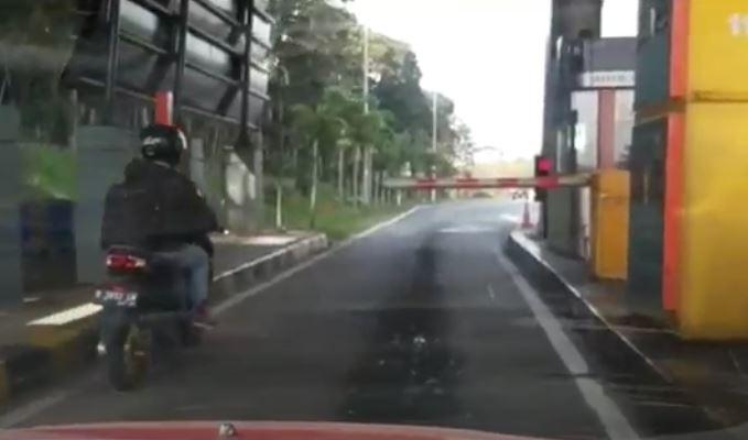 Pakai Google Map, Pemotor Asal Cilacap Malah Masuk Tol Bawen Semarang