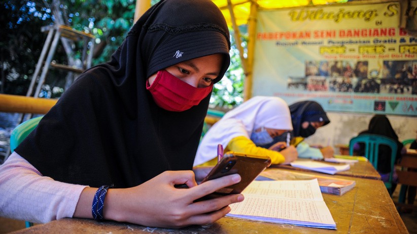 Patut Ditiru, Ketua RW Kampung Ini Sediakan Internet Gratis bagi Siswa Kurang Mampu - Bagian 2