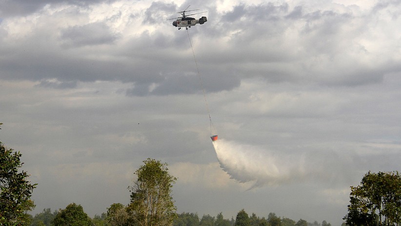 BPBD Kalsel Kerahan 4 Helikopter Padamkan Kebakaran Hutan dan Lahan - Bagian 1