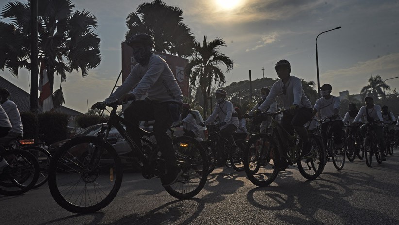 Kampanye Lawan Covid-19, Ratusan Pesepeda Berkumpul di Alun-Alun Serang - Bagian 3