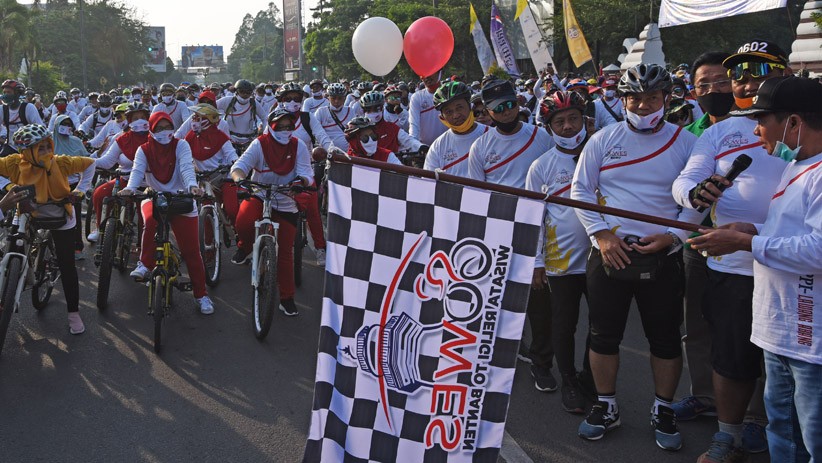 Kampanye Lawan Covid-19, Ratusan Pesepeda Berkumpul di Alun-Alun Serang - Bagian 2
