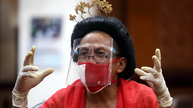 Pakai Kostum Ludruk, Seniman Ini Ajak Wakil Rakyat Lawan Covid-19 - Bagian 3