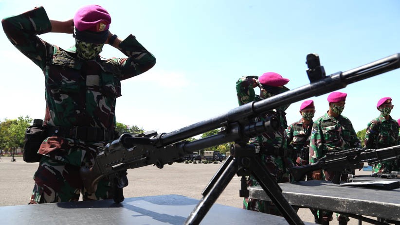 Begini Aksi Prajurit Marinir Bongkar Pasang Senjata dengan Mata Tertutup - Bagian 2