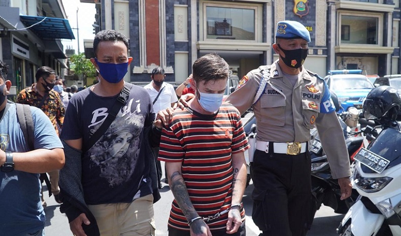 2 Bule Jadi Kurir Narkoba di Bali Diupah Rp200.000