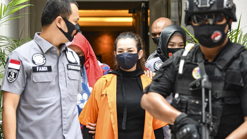 Foto-Foto Reza Artamevia Ditangkap Polisi karena Kasus Narkoba - Bagian 1