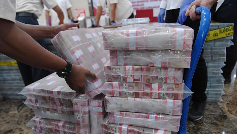 Penampakan Uang Puluhan Miliar Hasil Penipuan Pembelian Ventilator Covid-19 - Bagian 3
