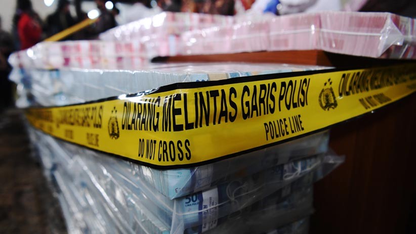 Penampakan Uang Puluhan Miliar Hasil Penipuan Pembelian Ventilator Covid-19 - Bagian 4
