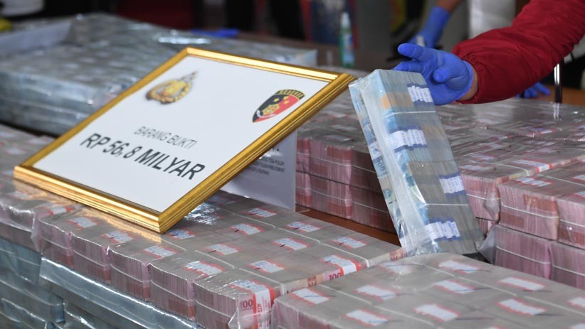 Penampakan Uang Puluhan Miliar Hasil Penipuan Pembelian Ventilator Covid-19 - Bagian 1