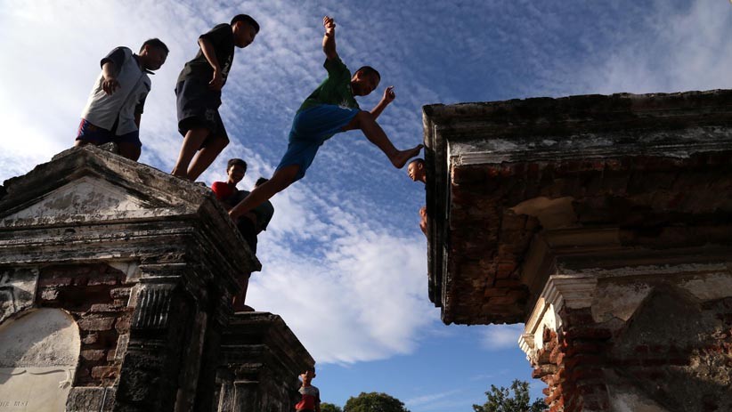Makam Belanda Peneleh Dijadikan Arena Bermain Parkour - Bagian 2