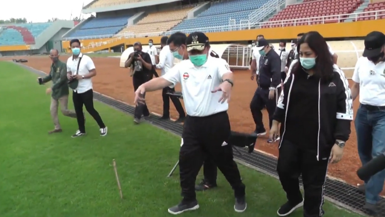 Cek Kesiapan Stadion Jakabaring, Gubernur Herman Deru: Awas Nanti Rusak Rumputnya