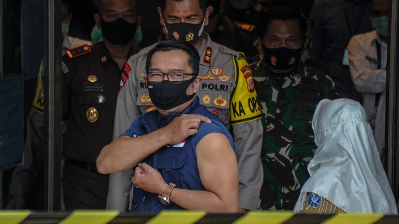 Ridwan Kamil Jalani Suntik Vaksin Covid-19 yang Kedua - Bagian 1