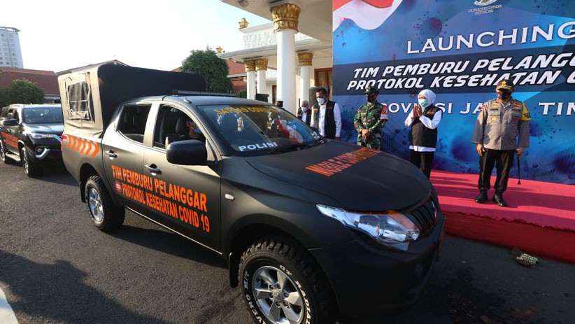 Gubernur Khofifah Lepas Tim Pemburu Pelanggar Protokol Kesehatan - Bagian 1