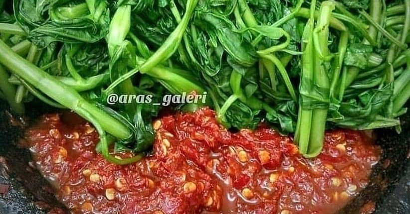 Mencicipi Rujak Kangkung Sambal Terasi, Rasanya Pedas Manis Bikin Ketagihan
