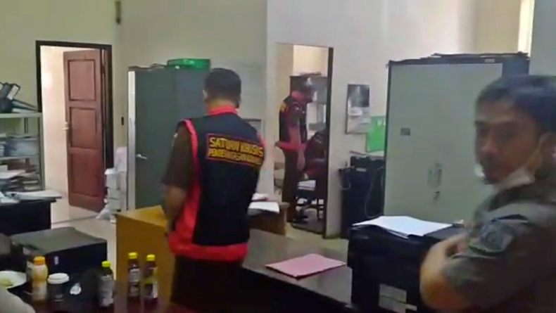 Penyidik Kejati Sumsel Geledah Kantor PUPR dan BPKAD Ogan Ilir