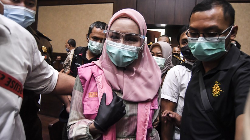 Jalani Sidang Perdana, Jaksa Pinangki Pakai Kerudung Pink - Bagian 4