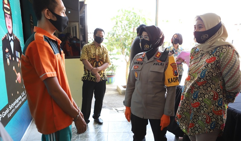 Polres Tanjung Perak Amankan Pelaku Pencabulan Spesialis Payudara
