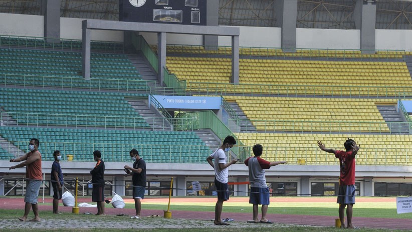Pasien OTG Covid-19 Olahraga Pagi Bersama di Stadion Patriot Candrabhaga - Bagian 2