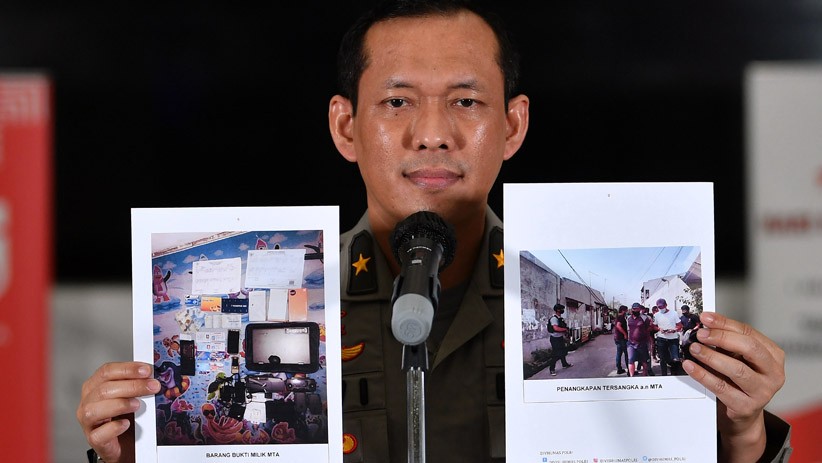 Densus 88 Mabes Polri Tangkap Terduga Teroris Jaringan Jemaah Islamiyah - Bagian 1