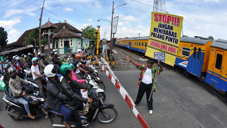 Masyarakat Perlu Tahu, Ini Cara Aman saat Melewati Pelintasan Kereta Api