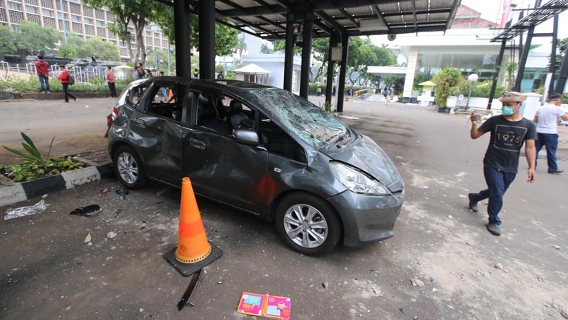 Gedung Kementerian ESDM Dirusak Massa, Kaca Pecah Berhamburan - Bagian 5
