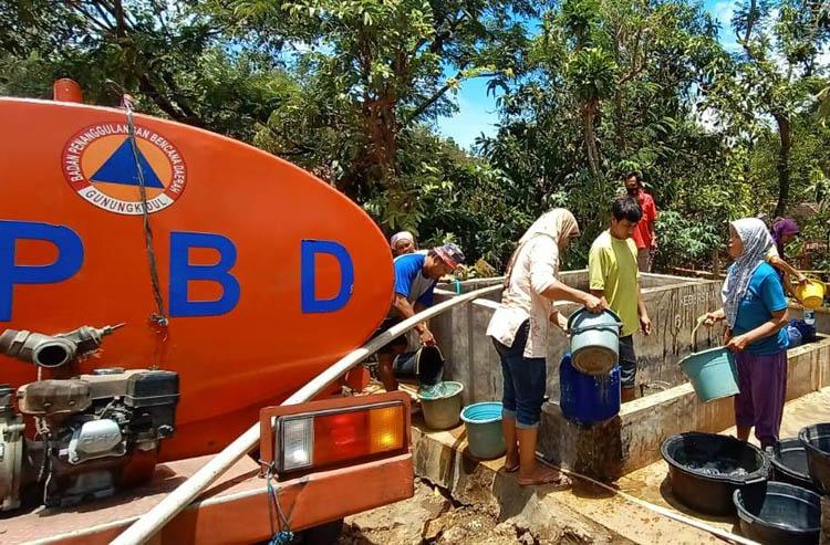 5 Bulan Kekeringan, Warga Sumbergiri Gunungkidul Antre Bantuan Air Bersih