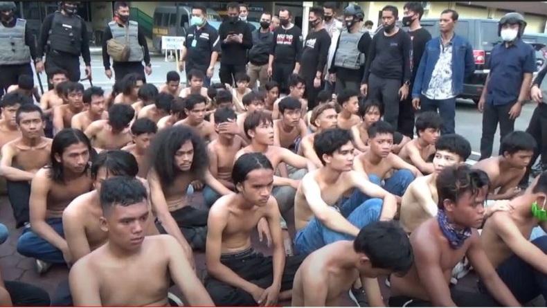 Rusak dan Bakar Mobil Polisi saat Demo, 177 Orang Diamankan ke Polrestabes Medan