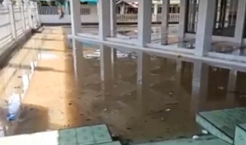 Masjid di Jembrana Bali Terendam Banjir, Warga Kesulitan Beribadah