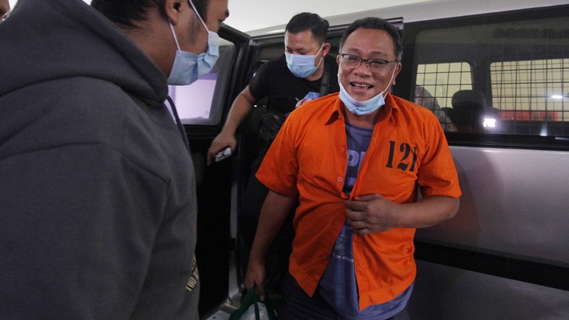 Petinggi KAMI Jumhur Hidayat Pakai Baju Tahanan Diperiksa Bareskrim Polri - Bagian 3