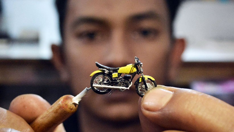 Kerajinan Miniatur Sepeda Motor dari Bahan Limbah Plastik - Bagian 1