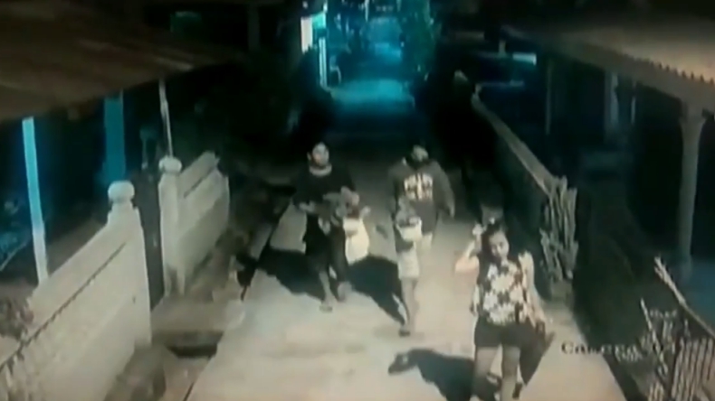 Komplotan Pencuri Tanaman Hias di Palembang Terekam CCTV saat Beraksi