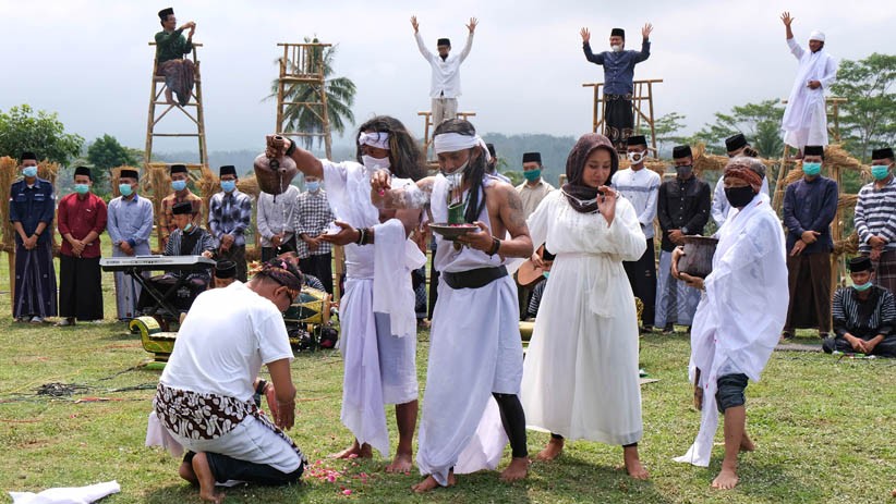 Hari Santri Nasional, Seniman Gelar Pertunjukan saat Muludan Tegalrejo - Bagian 1