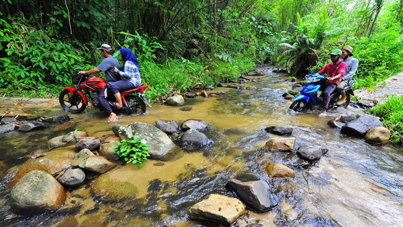 Begini Buruknya Akses Jalan Desa Terpencil di Jambi - Bagian 1