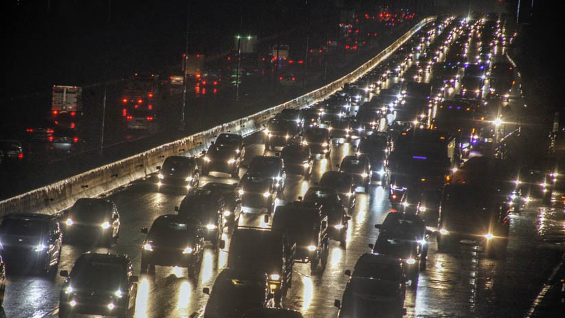 Tol Jagorawi Macet Panjang Malam Ini - Bagian 2