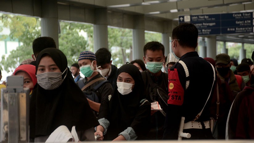 Jumlah Penumpang Kereta Stasiun Senen Meningkat - Bagian 3