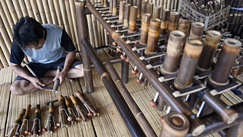 Penjualan Alat Musik Celentung Khas Selaawi Garut Tembus Pasar Mancanegara - Bagian 2