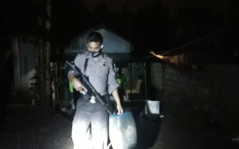 Polisi Gerebek Gudang Miras di Tasikmalaya, 600 Liter Tuak Diamankan