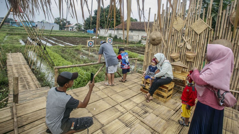 Warga Desa Sampora Cibinong Ubah Lahan Pertanian Jadi Lokasi Wisata - Bagian 2