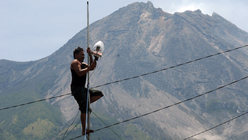 Gunung Merapi Siaga, Warga Boyolali Pasang CCTV Secara Mandiri - Bagian 1