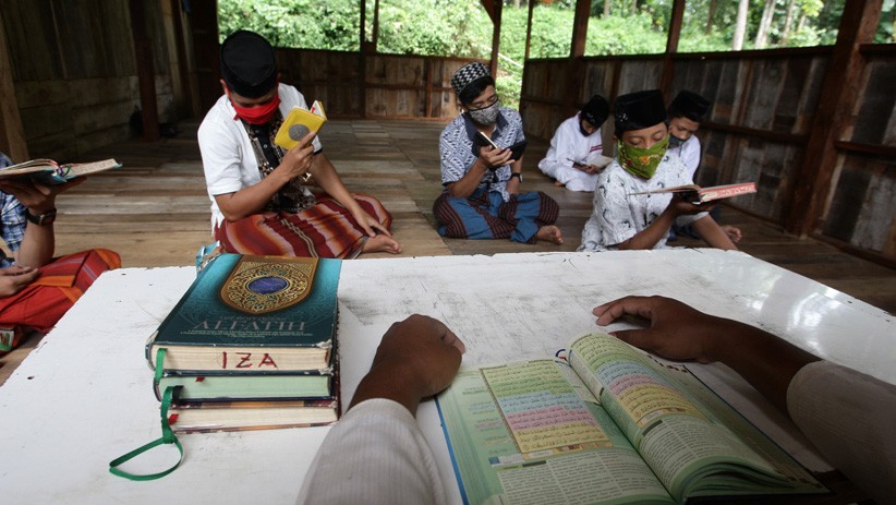 Aktivitas Santri Pesantren Rijalul Quran Semarang di Tengah Pandemi Covid-19 - Bagian 1