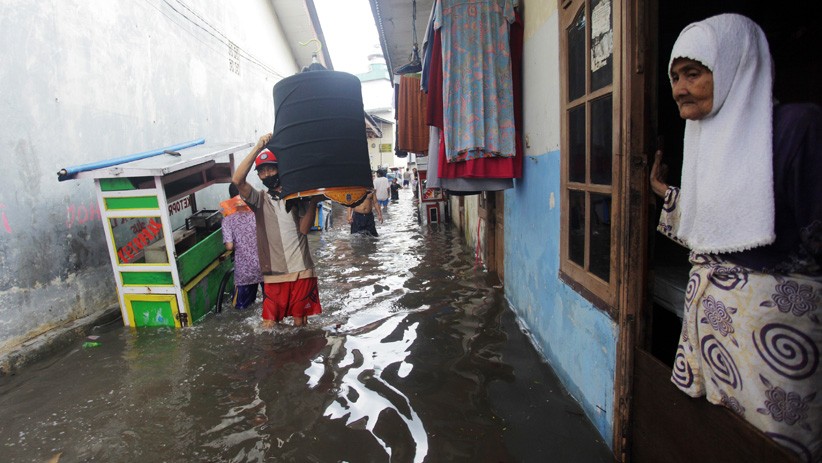 Jakarta Diguyur Hujan, Permukiman Warga Kemang Utara Terendam Banjir - Bagian 1