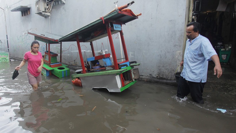 Jakarta Diguyur Hujan, Permukiman Warga Kemang Utara Terendam Banjir - Bagian 3